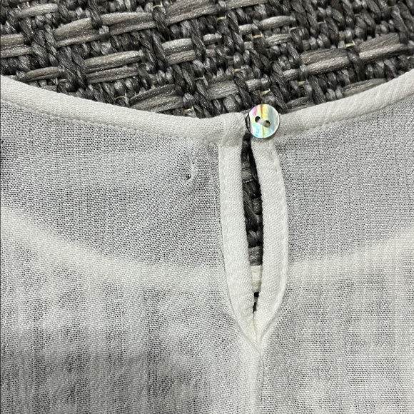 Suzy Shier | Flowy White Tank Top - Picture 8 of 9